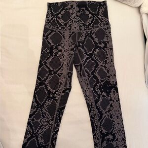 Lululemon wunder under crop snakeskin leggings size 4